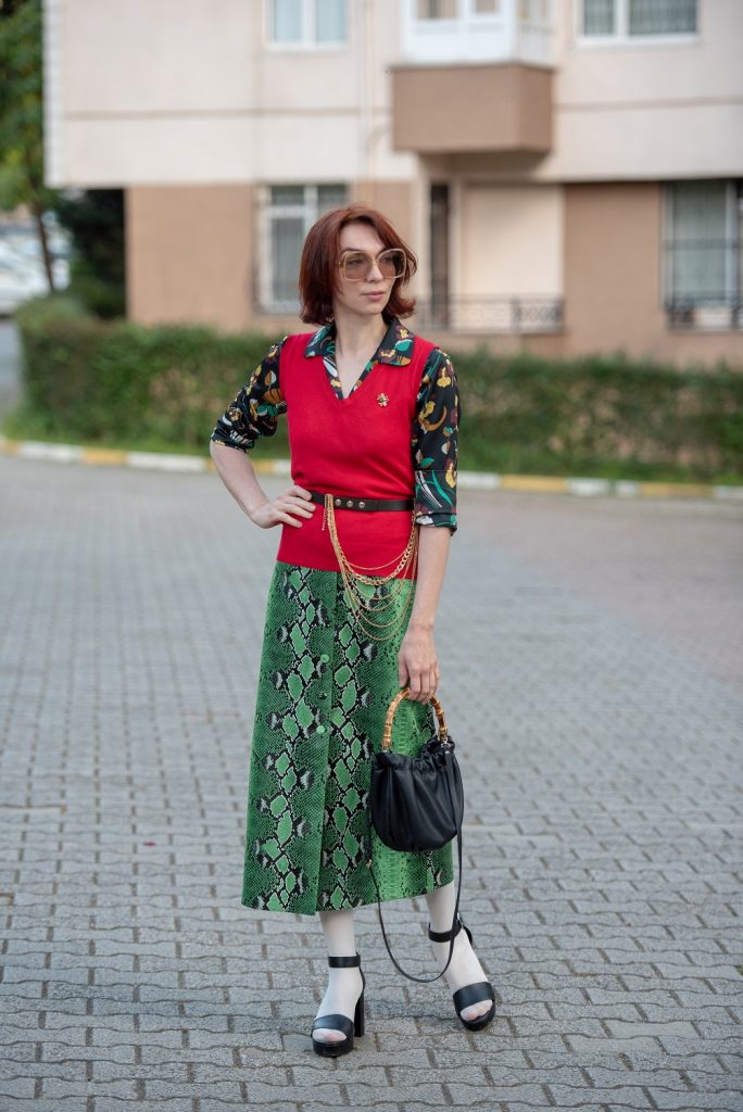 70's inspired fashion blogger